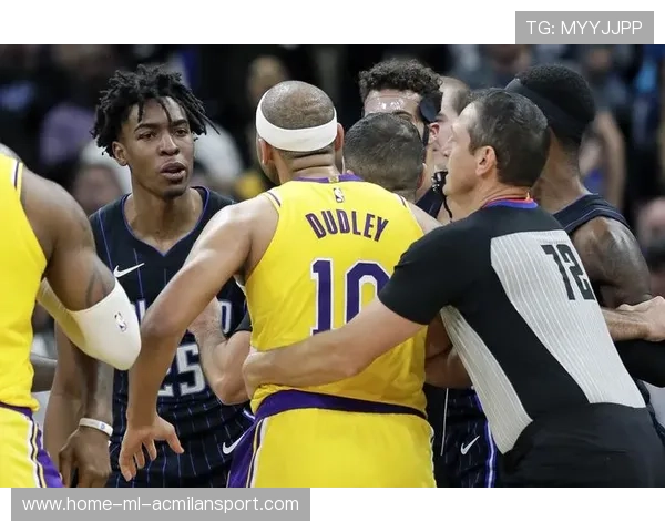 球员内讧实锤?多队更衣室动荡远比你想象大! 球员内讧实锤?多队更衣室动荡远比你想象大!