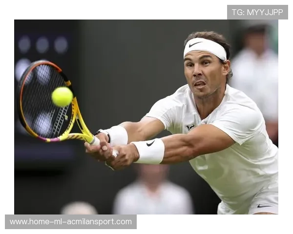 网球选手极限救球后反杀，赛场奇迹再现