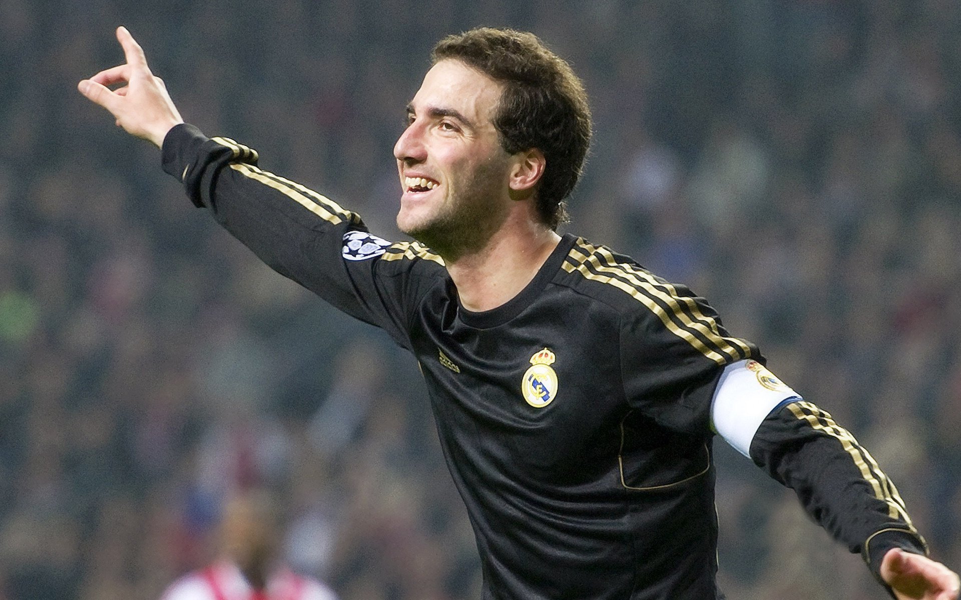 塔特的传球与球场视野为袋鼠队带来更多的进攻机会